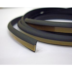 Резинка уплотнительная для обвесов (Япония) черная 4мм, на отрез